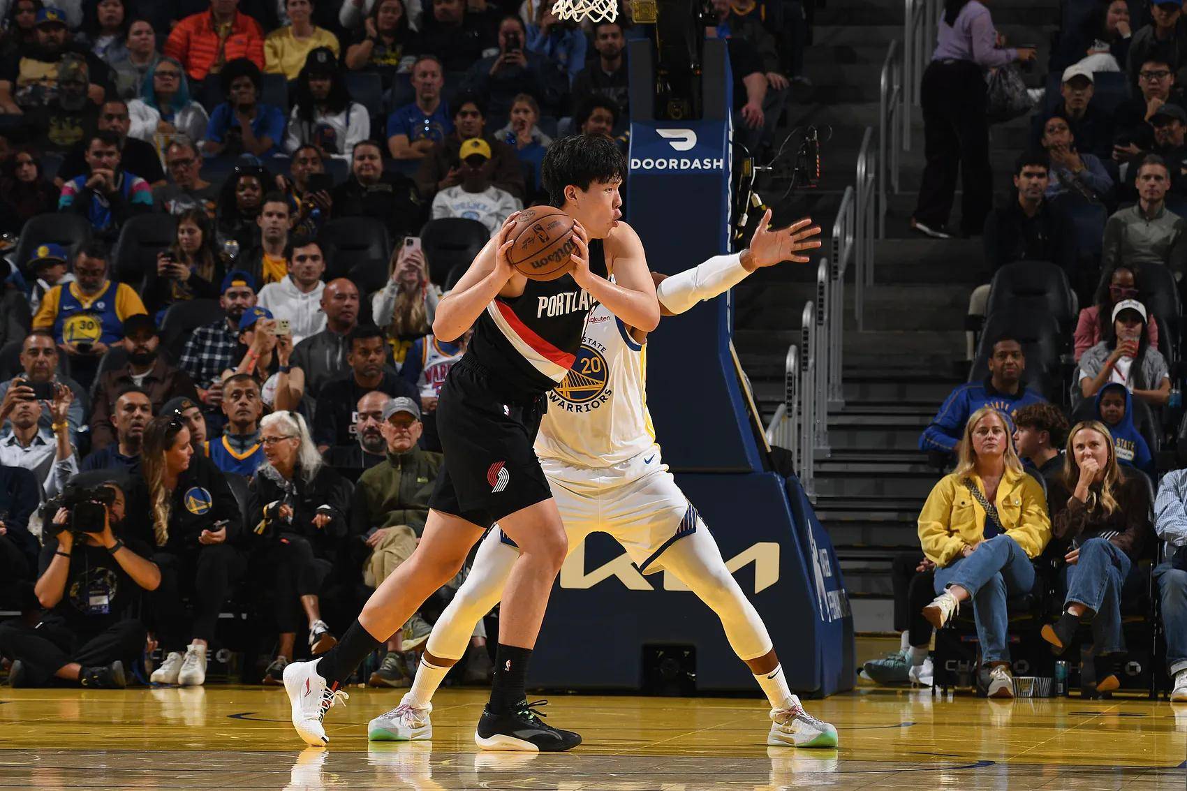 埃因霍温发布备战花絮，今夜复出首秀，NBA常规赛任务艰巨，赛季目标并未改变的简单介绍